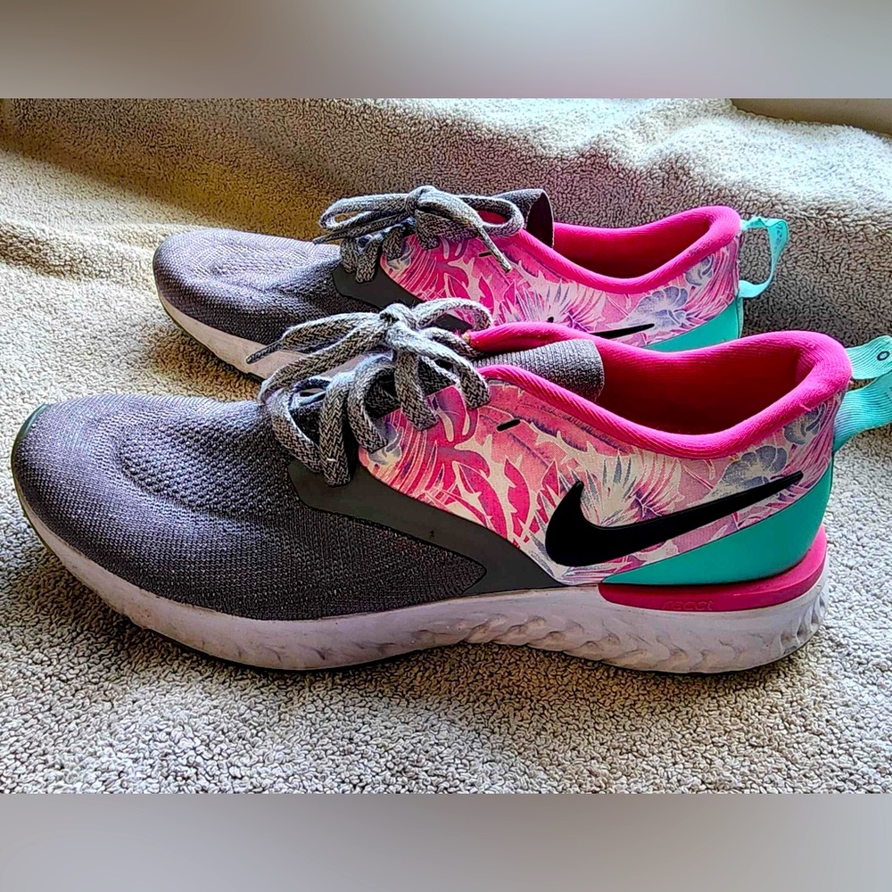 Women’s Nike Odyssey React Shoes 9.5